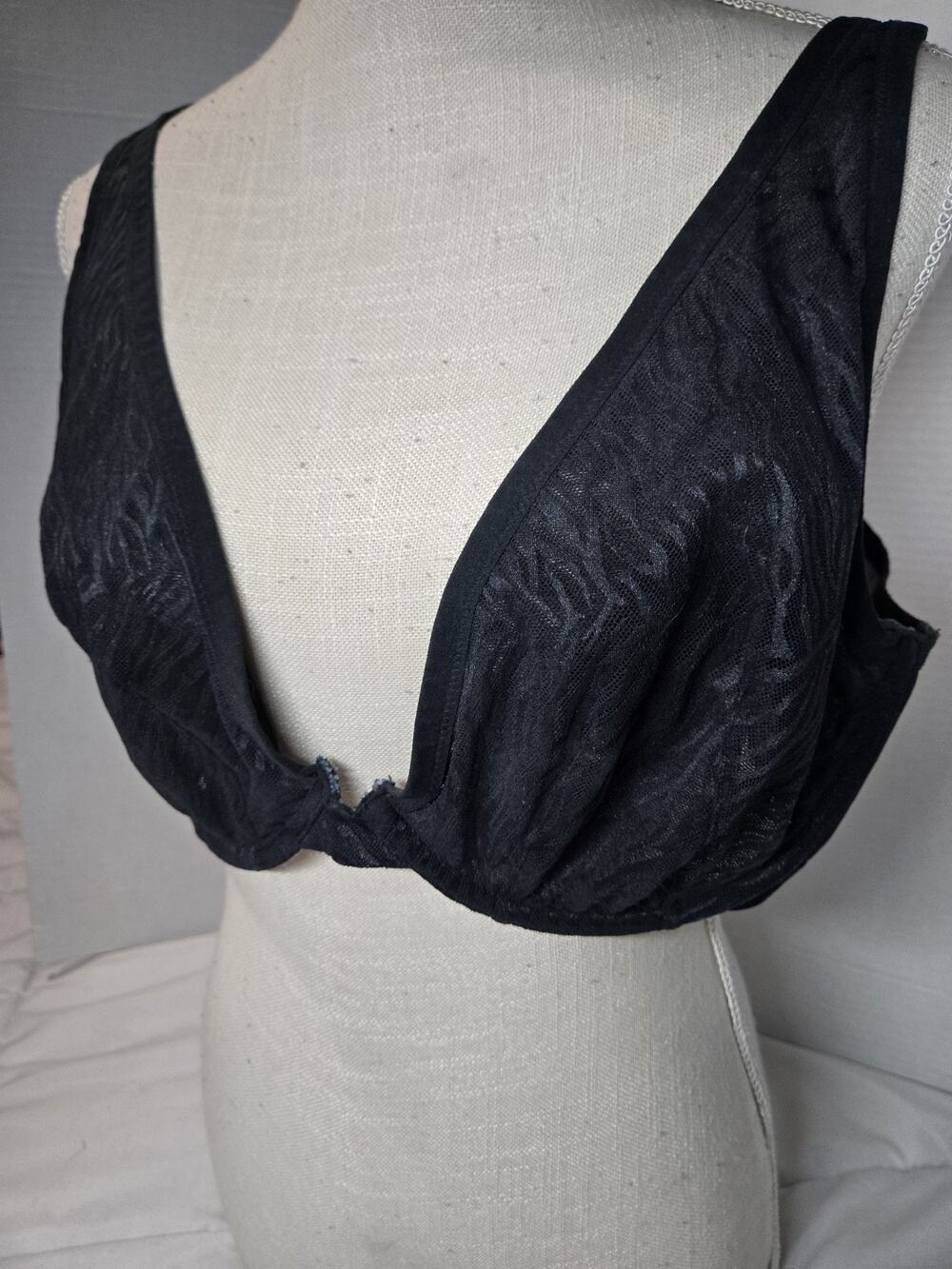 Cacique Underwire Bra 44C Minimizer Black Lace Sexy Lingerie Full Coverage